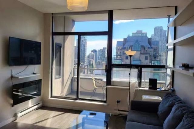 909 1010 Howe Street Vancouver, BC - 2