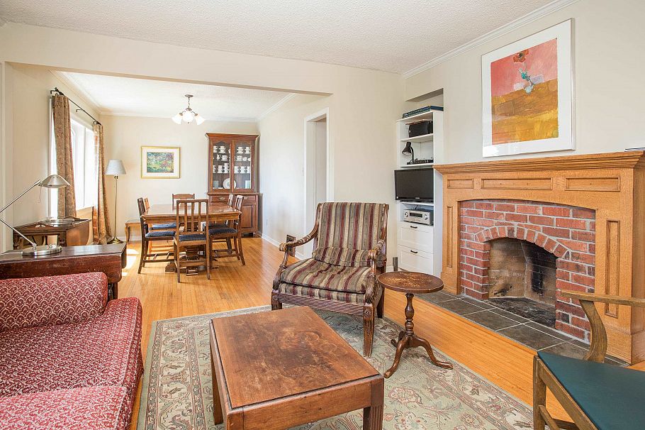 87 W 41st Avenue Vancouver, BC - 5