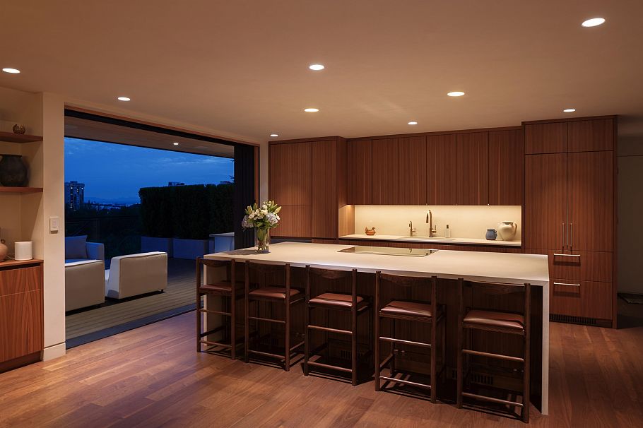 1295 W Keith Road North Vancouver, BC - 3