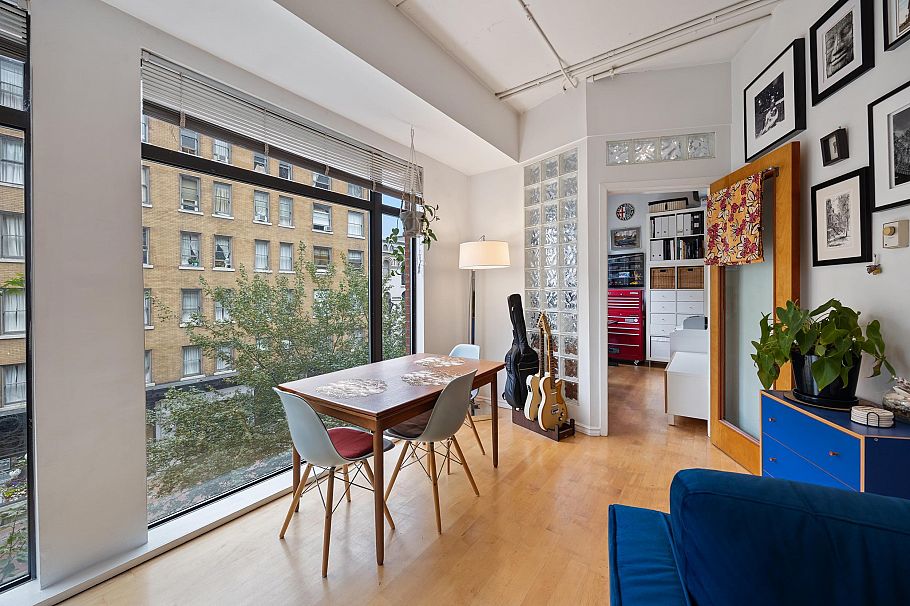 301 28 Powell Street Vancouver, BC - 2