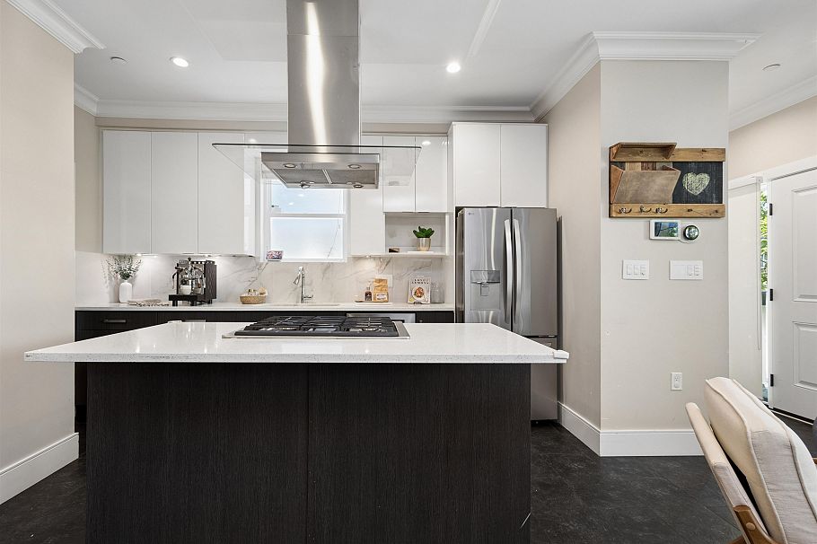 1336 E 23 Avenue Vancouver, BC - 9