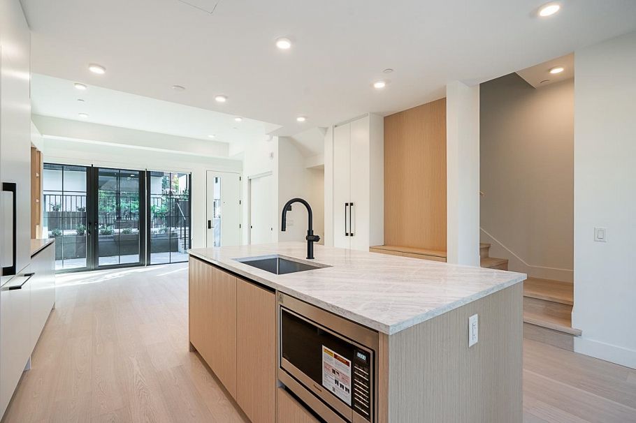 107 551 W 28th Avenue Vancouver, BC - 13