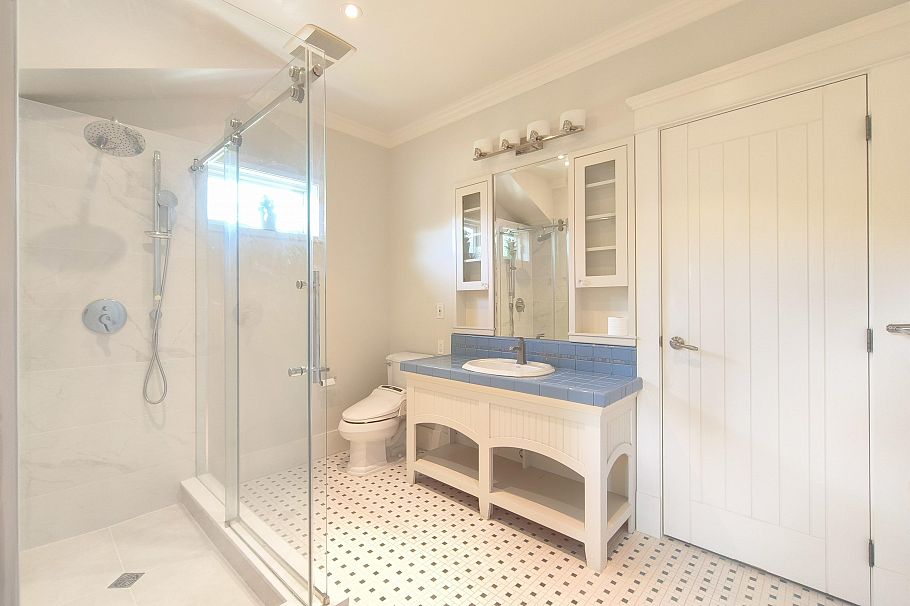 1255 W 26th Avenue Vancouver, BC - 17