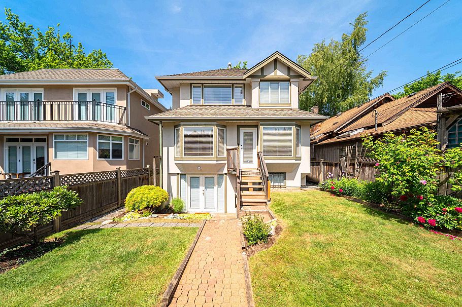 4682 W 14th Avenue Vancouver, BC - 31