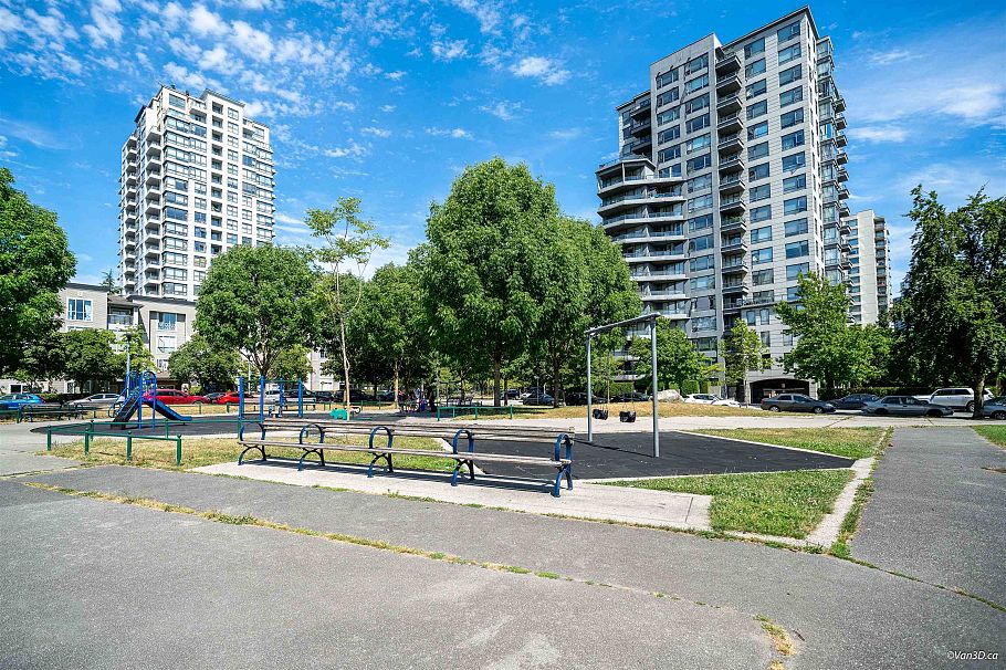 707 3520 Crowley Drive Vancouver, BC - 26