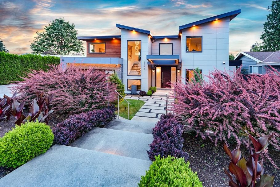 4399 Highland Boulevard North Vancouver, BC - 2