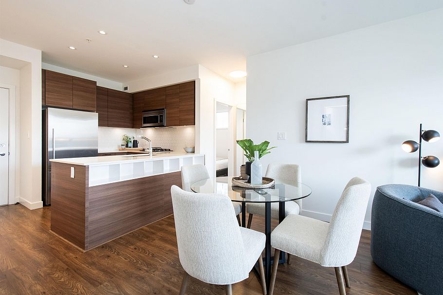 402 1061 Marine Drive North Vancouver, BC - 6