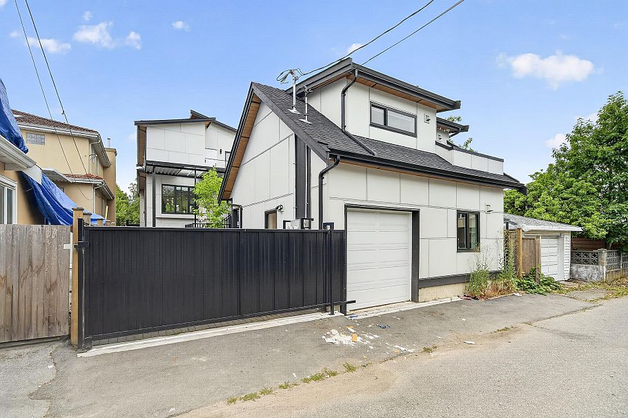 5835 Clarendon Street Vancouver, BC - 36