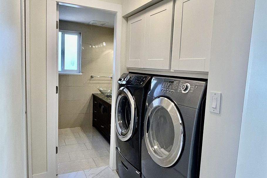 1544 W 68th Avenue Vancouver, BC - 8