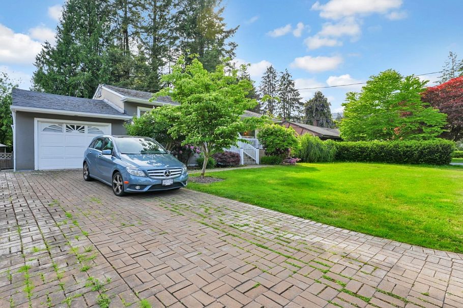1075 Ruthina Avenue North Vancouver, BC - 38