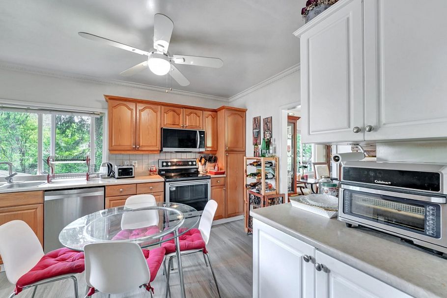1075 Ruthina Avenue North Vancouver, BC - 27
