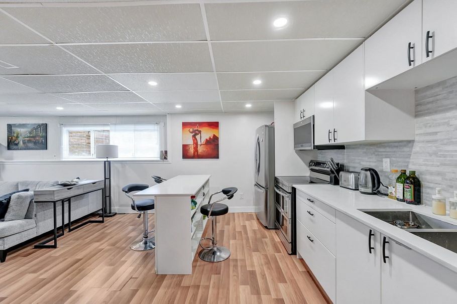 1075 Ruthina Avenue North Vancouver, BC - 9