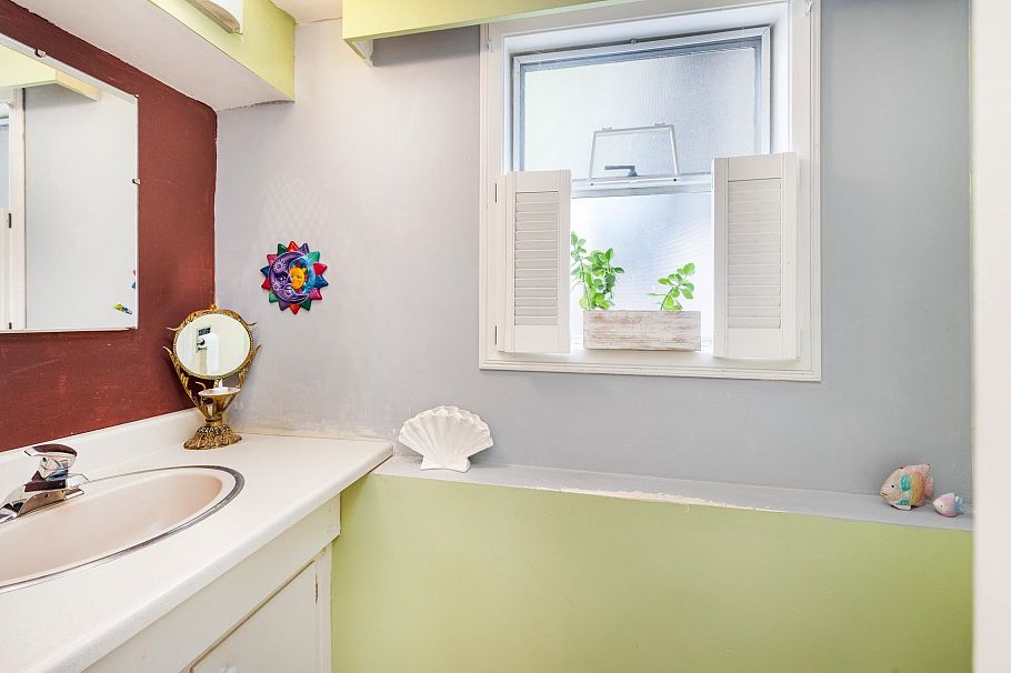 4535 Mountain Highway North Vancouver, BC - 16