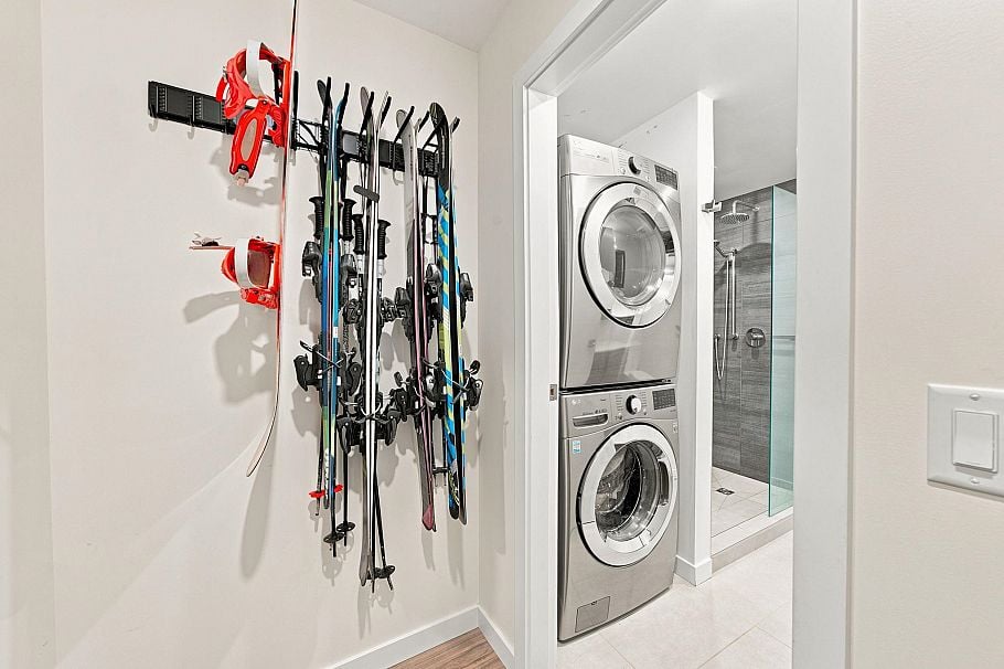 1079 Lillooet Road North Vancouver, BC - 27