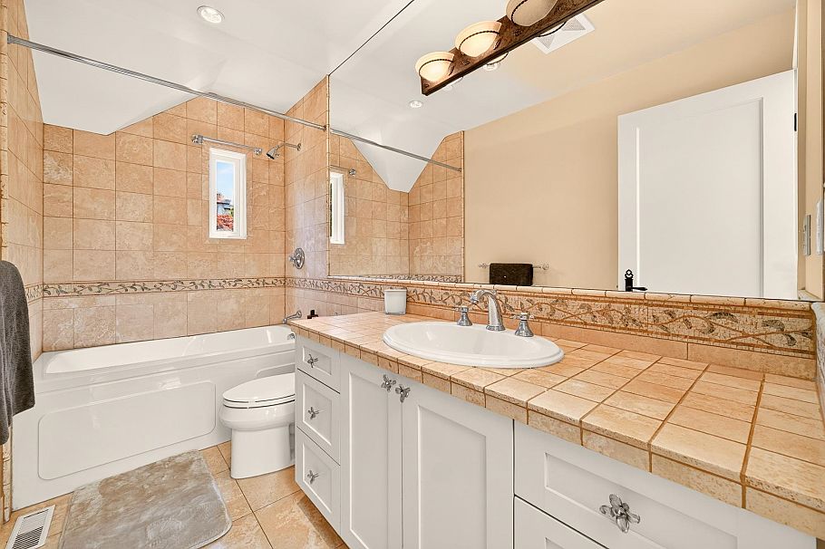 3835 W 12th Avenue Vancouver, BC - 36