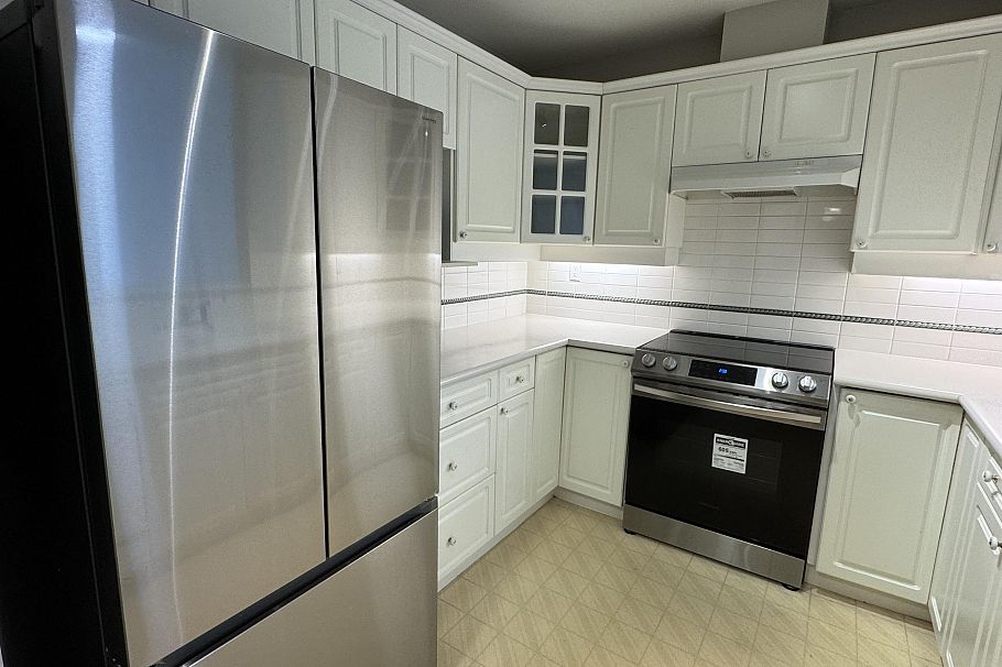 308 5835 E Hampton Place Vancouver, BC - 4