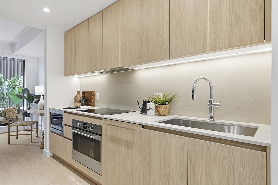 2408 E 12th Avenue Vancouver, BC - 9