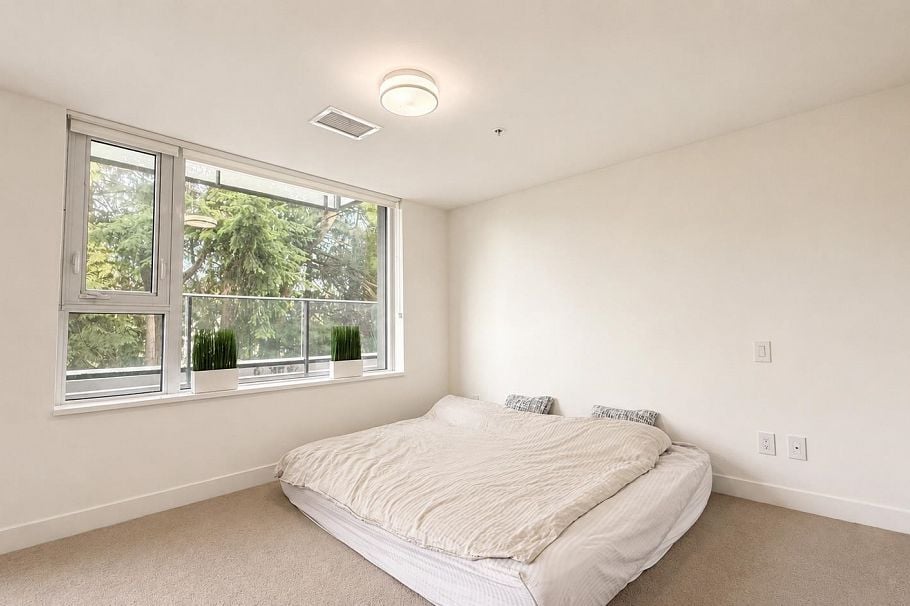 808 1561 W 57th Avenue Vancouver, BC - 9
