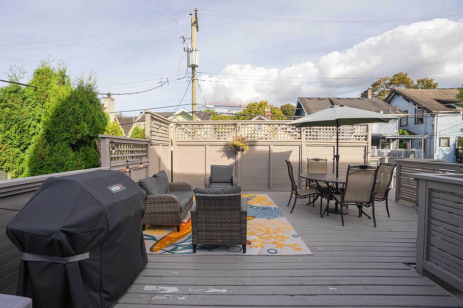 1346 Laburnum Street Vancouver, BC - 32