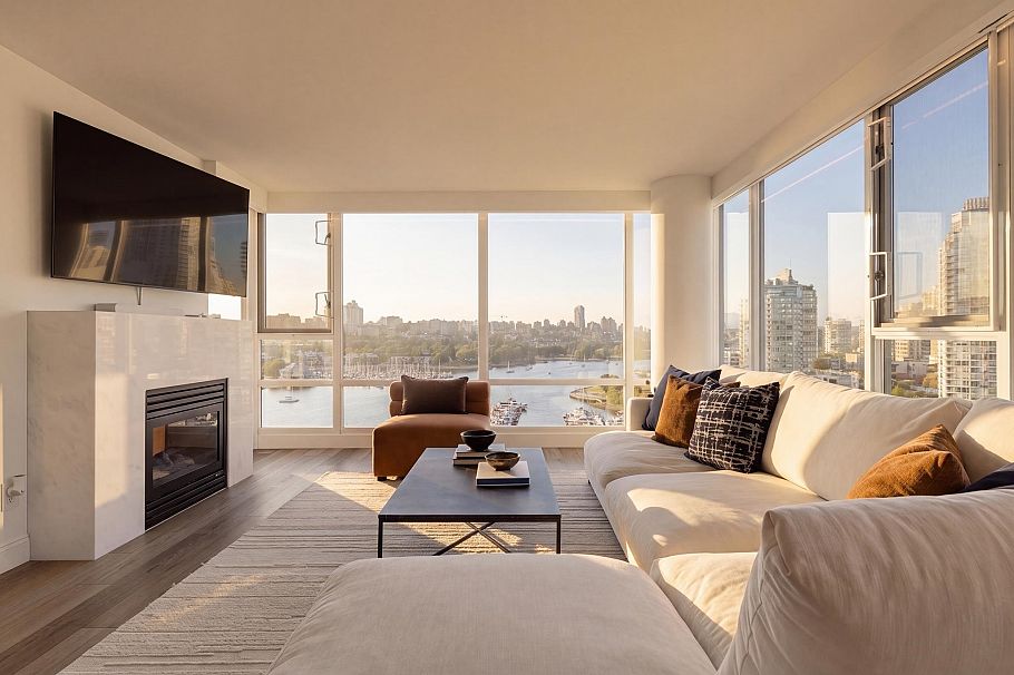 1707 1033 Marinaside Crescent Vancouver, BC - 1