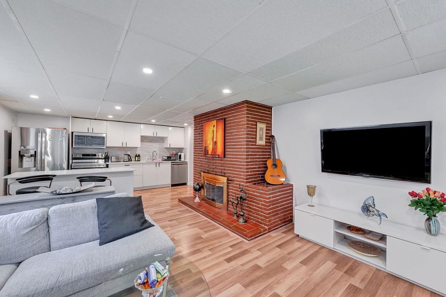 1075 Ruthina Avenue North Vancouver, BC - 5