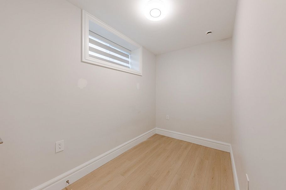 3559 E 48th Avenue Vancouver, BC - 23