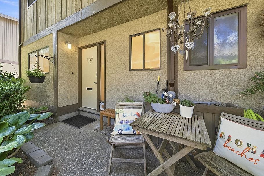 1079 Lillooet Road North Vancouver, BC - 32