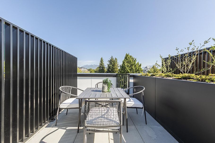 2408 E 12th Avenue Vancouver, BC - 14