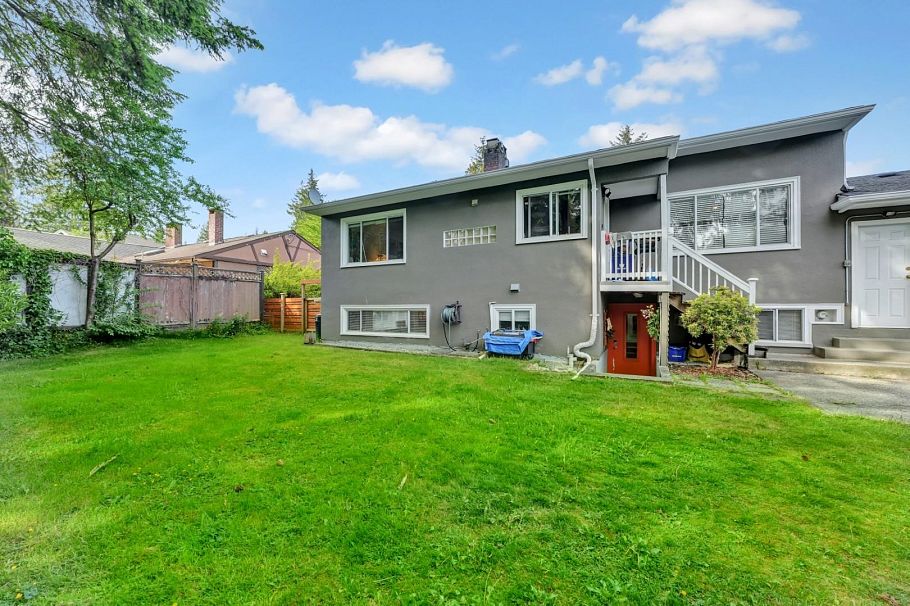 1075 Ruthina Avenue North Vancouver, BC - 36