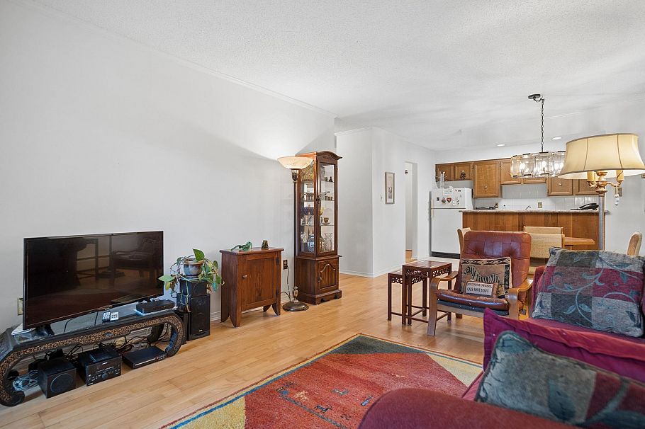 102 2255 W 8th Avenue Vancouver, BC - 4