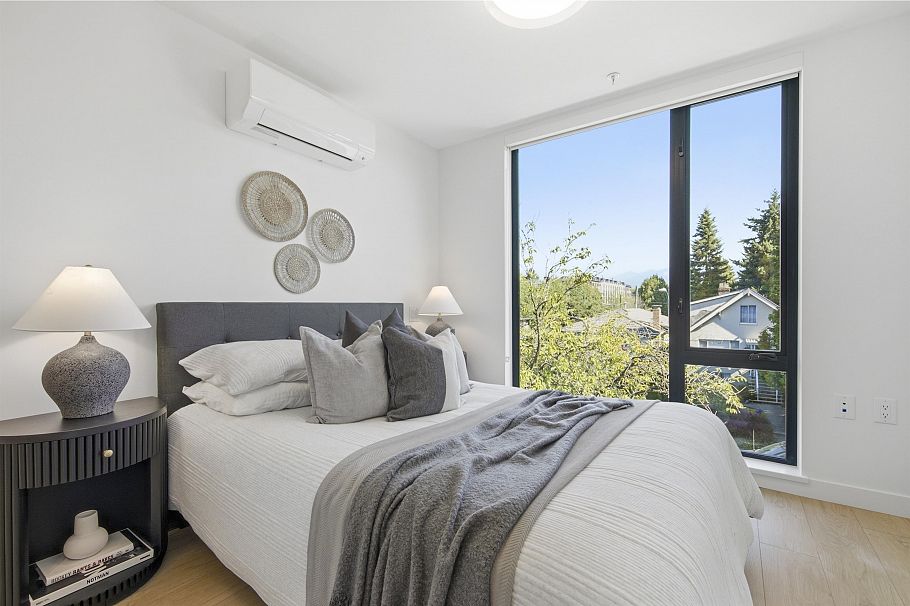 2408 E 12th Avenue Vancouver, BC - 18