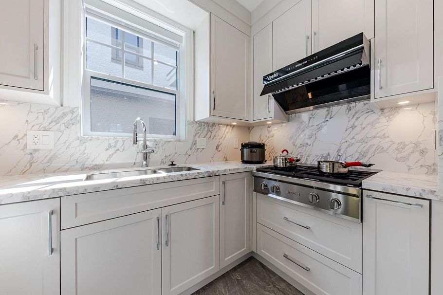 3559 E 48th Avenue Vancouver, BC - 13
