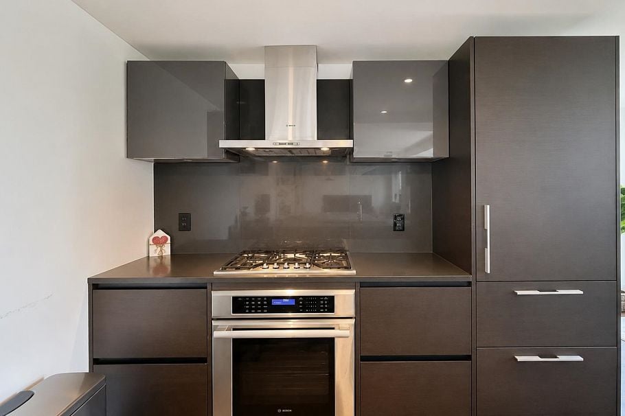 808 1561 W 57th Avenue Vancouver, BC - 4