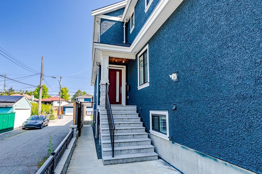 3559 E 48th Avenue Vancouver, BC - 3