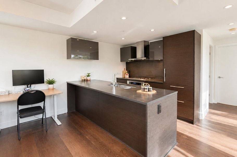 808 1561 W 57th Avenue Vancouver, BC - 3