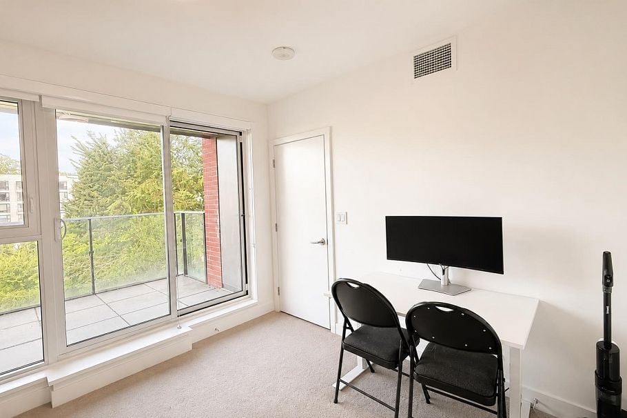 808 1561 W 57th Avenue Vancouver, BC - 14