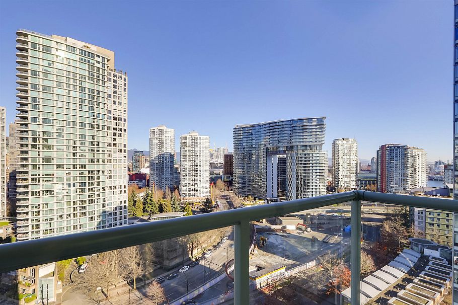 1807 1077 Marinaside Crescent Vancouver, BC - 11