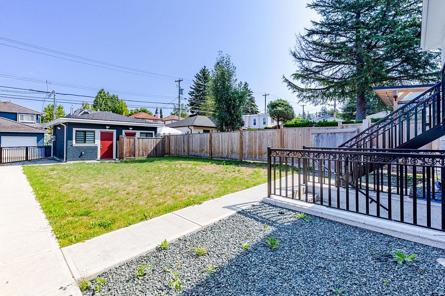 3559 E 48th Avenue Vancouver, BC - 8