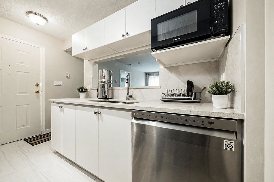 305 3489 Ascot Place Vancouver, BC - 12