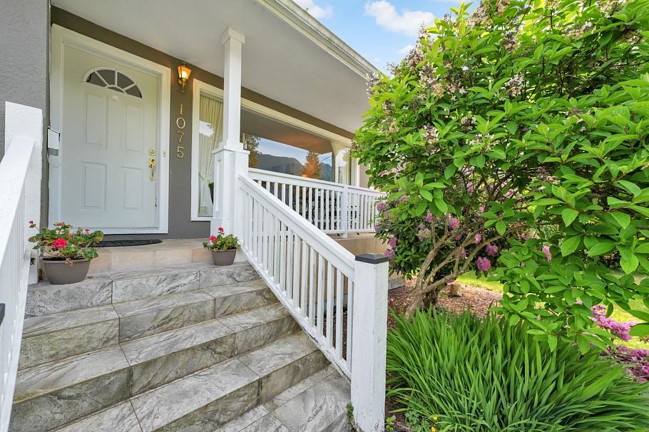 1075 Ruthina Avenue North Vancouver, BC - 39