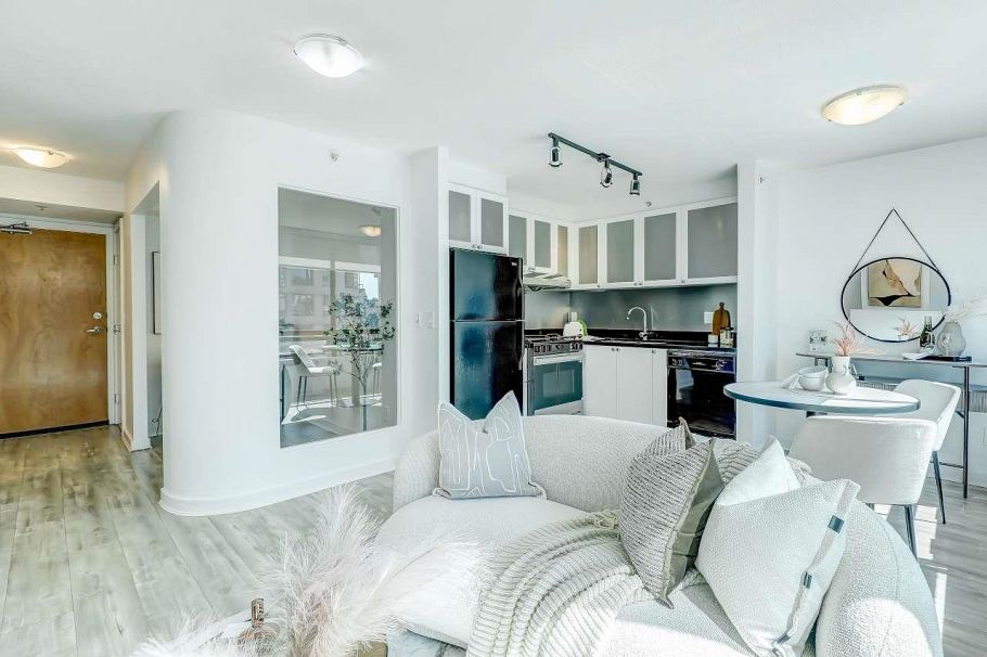 903 1003 Burnaby Street Vancouver, BC - 3