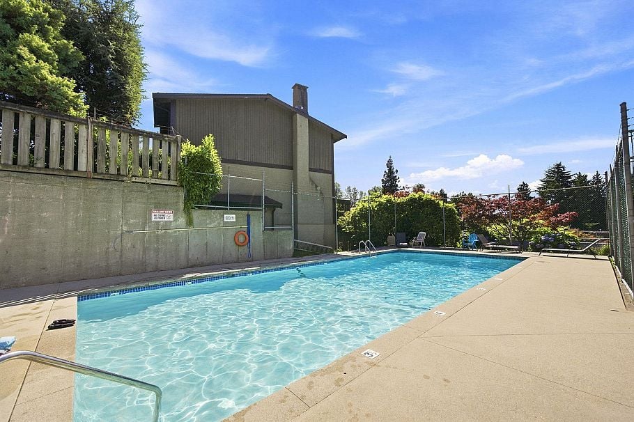 1079 Lillooet Road North Vancouver, BC - 35