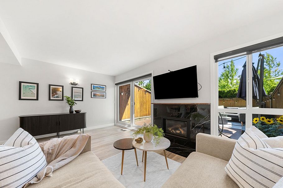 18 220 E 11th Street North Vancouver, BC - 9