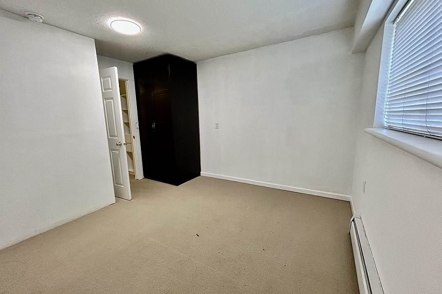 1544 W 68th Avenue Vancouver, BC - 21