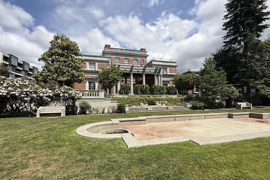 808 1561 W 57th Avenue Vancouver, BC - 32