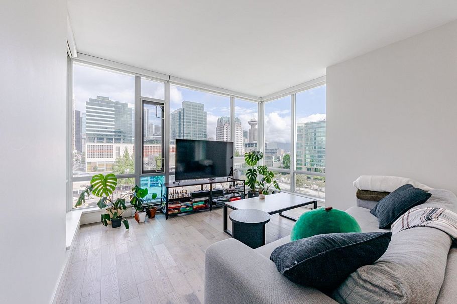 1209 161 W Georgia Street Vancouver, BC - 1