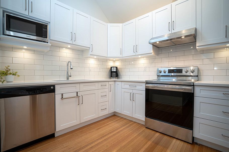 1346 Laburnum Street Vancouver, BC - 6