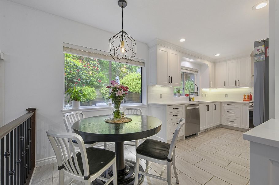 1659 Deep Cove Road North Vancouver, BC - 9