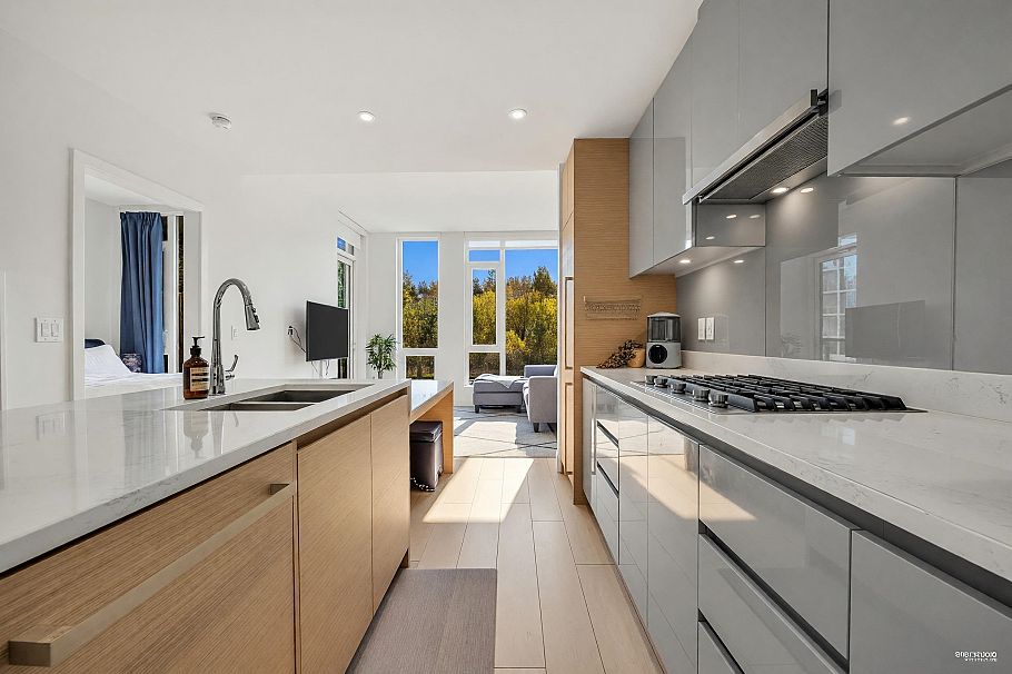512 3538 Sawmill Crescent Vancouver, BC - 3