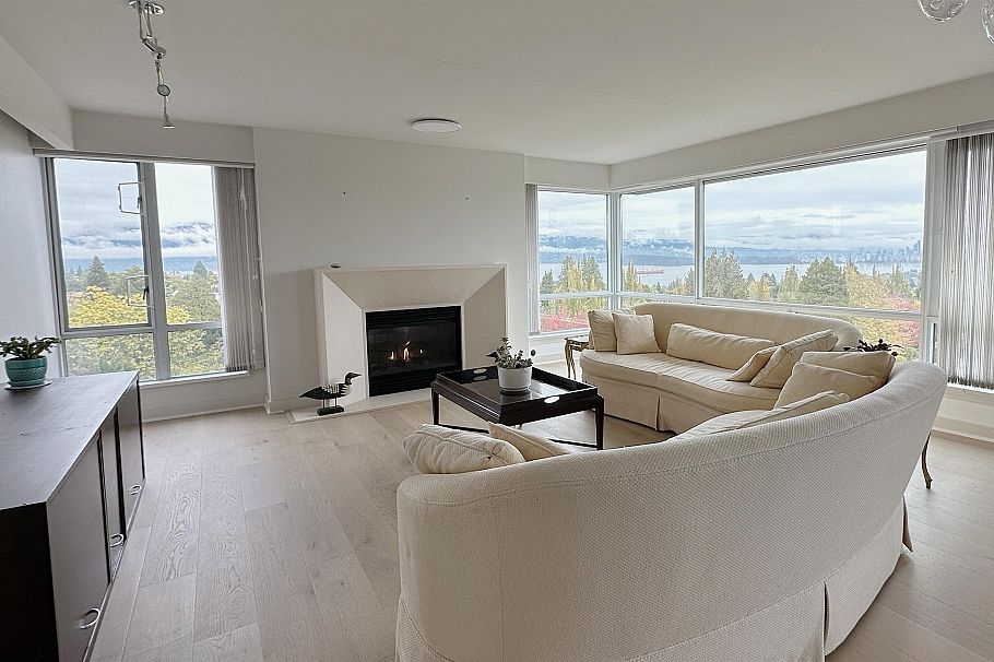 10 2575 Tolmie Street Vancouver, BC - 2